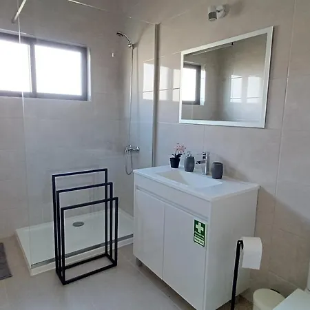 Casas De Madeira C Canico (Madeira)