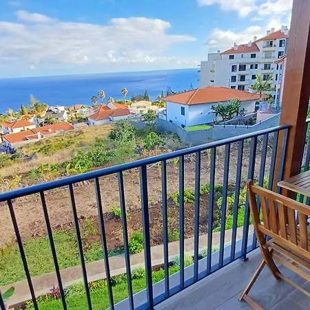 Casas De Madeira C *